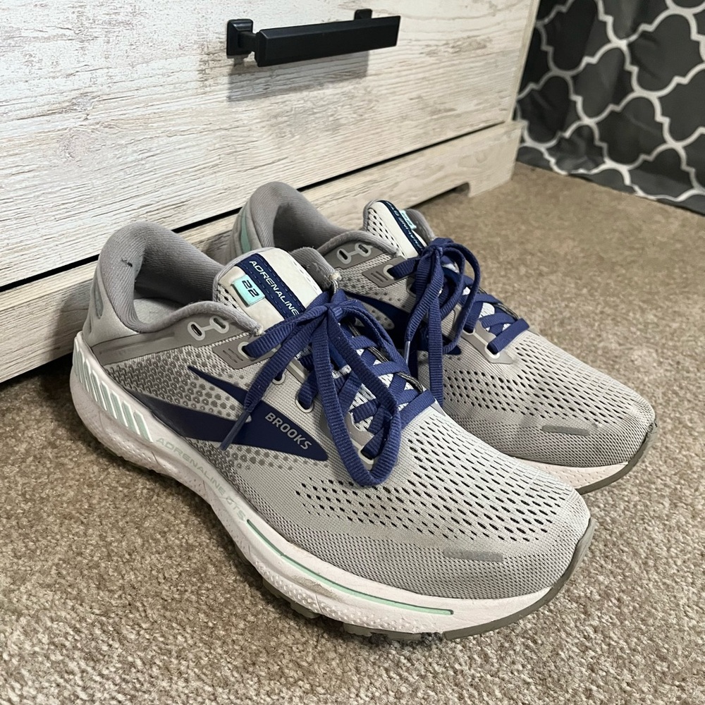 SOLD! Brooks Adrenaline GTS 22 Running Athletic Shoes Womens 9 - Picture 1 of 9